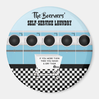 Retro-Selbstbedienungswäscherei, die sie die Arbei Magnet