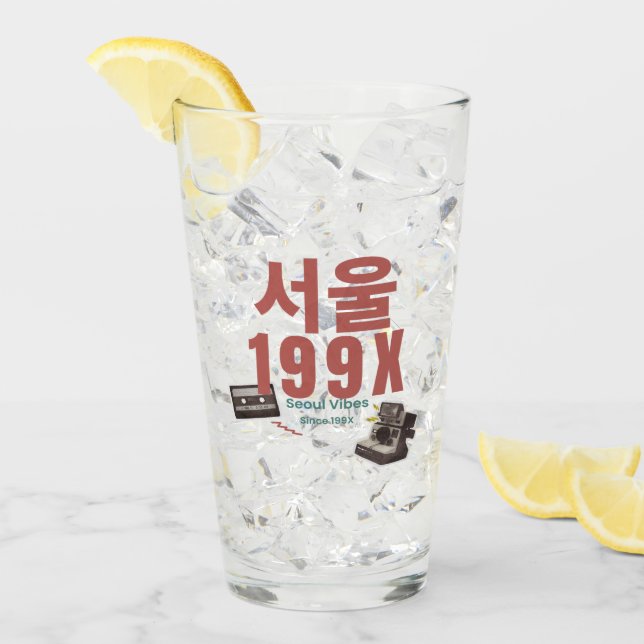 Retro Seoul 199X Glass Mug – Street Vibes Edition Glas (Vorderseite Ice)