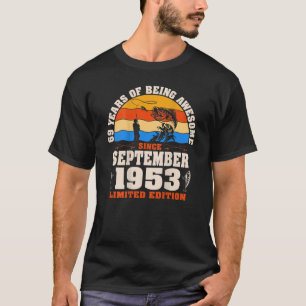 Retro September 1953 69 Jahre alter Fischfang über T-Shirt