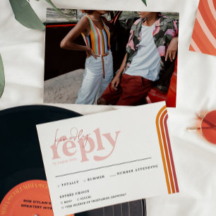 Retro-Siebzigerjahre-Streifen Hochzeits-RSVP Ankündigung