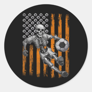 Retro Skeleton Playing Soccer USA Flag Halloween B Runder Aufkleber