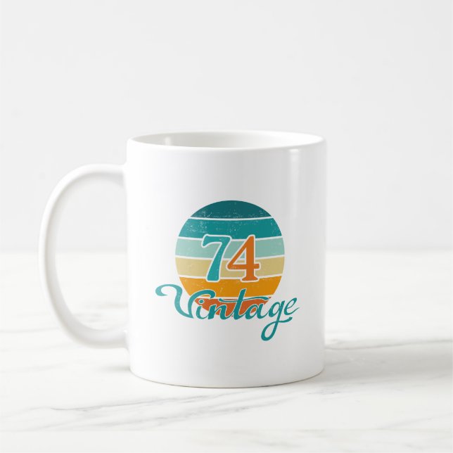 Retro-Sonnenuntergang 74 Vintage-Distressed Kaffeetasse (Links)