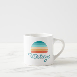 Retro-Sonnenuntergang + Vintage-Skript abgenutzt Espressotasse