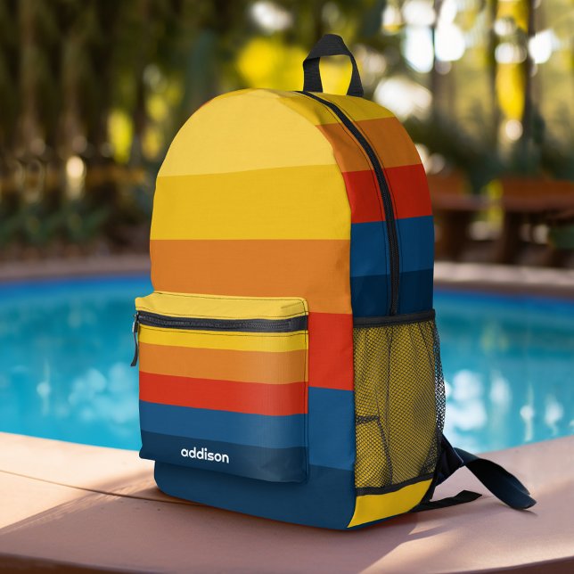 Retro-Sonnenuntergangsstreifen mit einfachem Sans  Bedruckter Rucksack (Personalized Backpack with Retro Stripes and Custom Name)