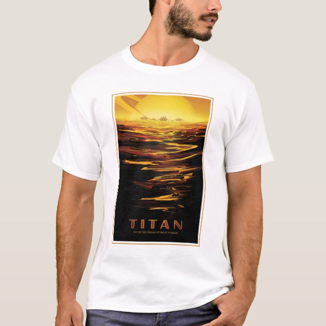 Retro Space Poster-Saturns Größter Mond, Titan. T-Shirt (Vorderseite)