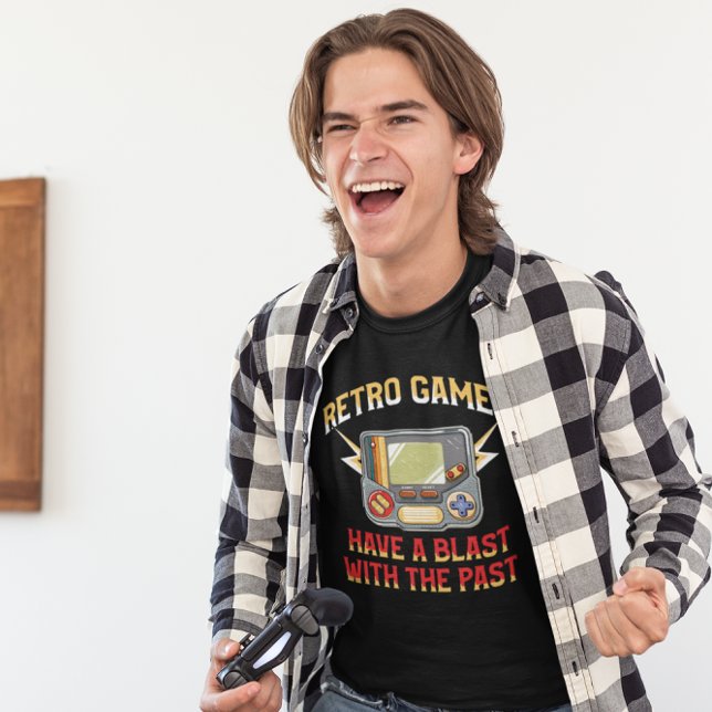 Retro-Spiele haben einen Blast mit der Vergangenhe T-Shirt (Von Creator hochgeladen)