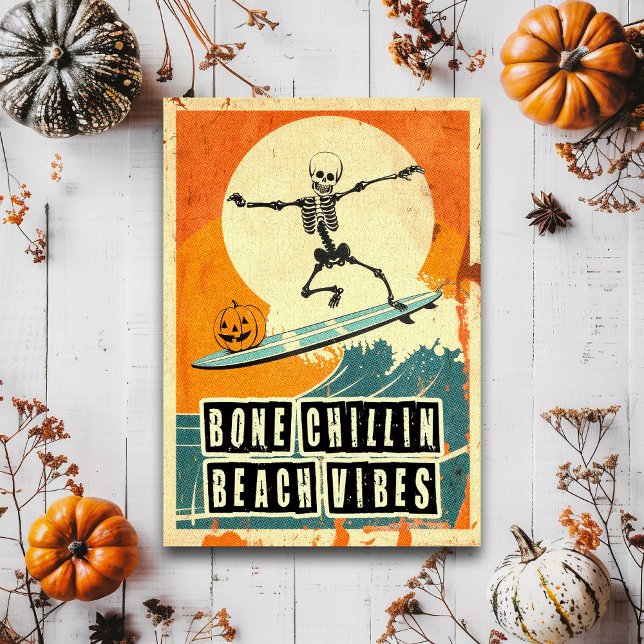 Retro Spooky Summer Goth Skeleton Surfen Postkarte (Von Creator hochgeladen)