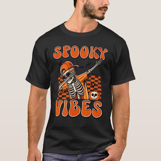 Retro Spooky Vibes Dabbing Skeleton Halloween T-Shirt (Vorderseite)