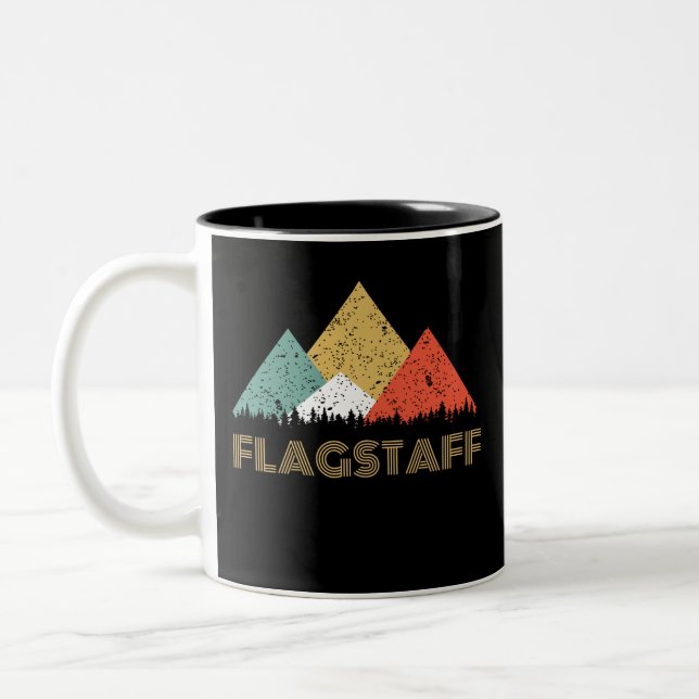 Retro Stadt des Fahnenmast-Berges Zweifarbige Tasse (Links)