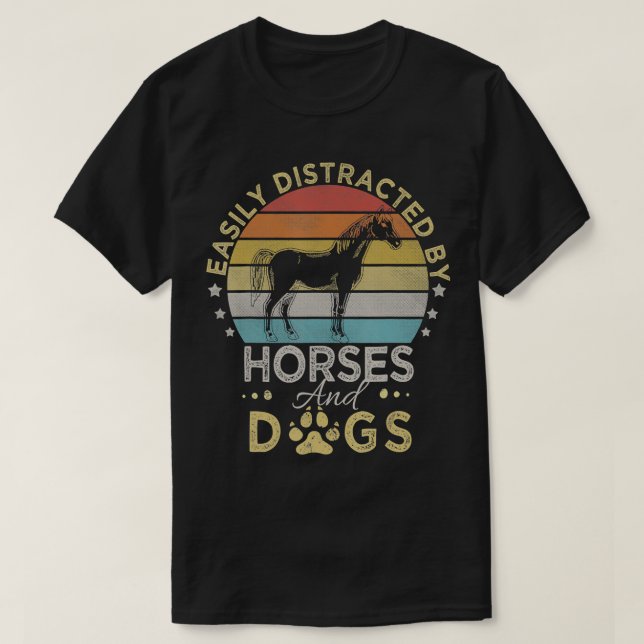 Retro-Stil leicht von Pferden und Hunden abgelenkt T-Shirt (Design vorne)