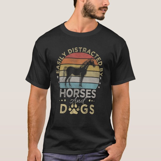 Retro-Stil leicht von Pferden und Hunden abgelenkt T-Shirt (Vorderseite)