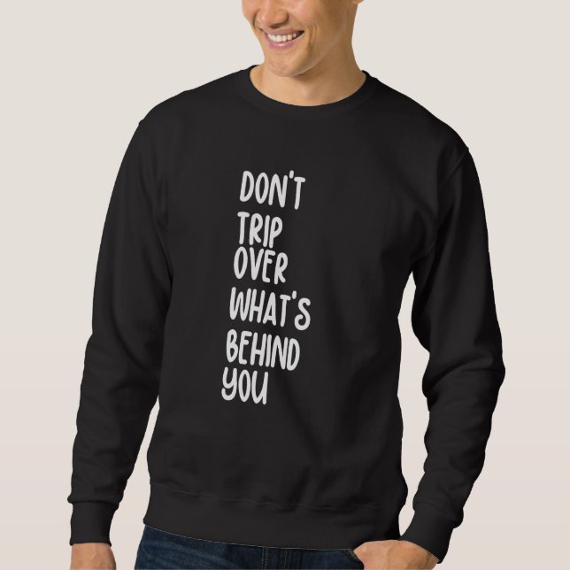 Retro Stolpern Sie nicht über das, was hinter Ihne Sweatshirt (Vorderseite)