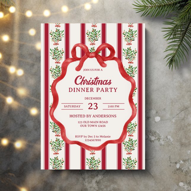 Retro-Streifen zu Weihnachten Großmilenial Dinner  Einladung (Christmas dinner party invitation retro red stripes winter greenery grandmillenial bow wavy border)
