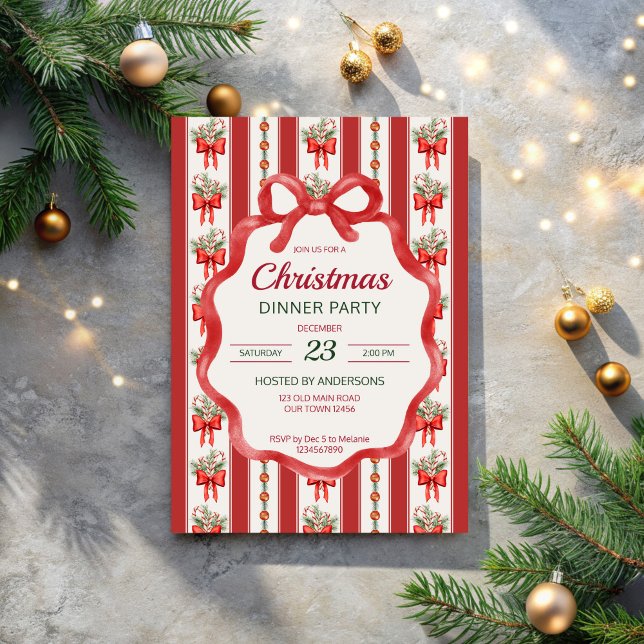 Retro-Streifen zu Weihnachten Großmilenial Dinner  Einladung (Christmas dinner party invites retro grandmillenial stripes red dinner wavy bow border invites)