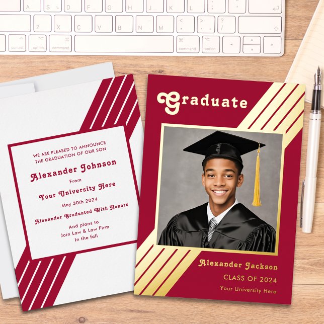 Retro Stripe Grad Foto Burgund und Gold Folieneinladung (Modern bold grad photo burgundy and gold foil graduate announcement card )