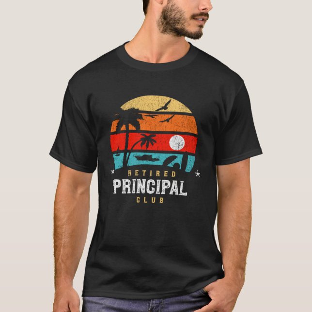 Retro Style  Retirement Gag Idea   Retired Princip T-Shirt (Vorderseite)