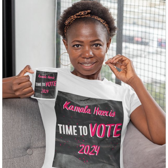 Retro Style Vote Kamala Harris T-Shirt (Von Creator hochgeladen)