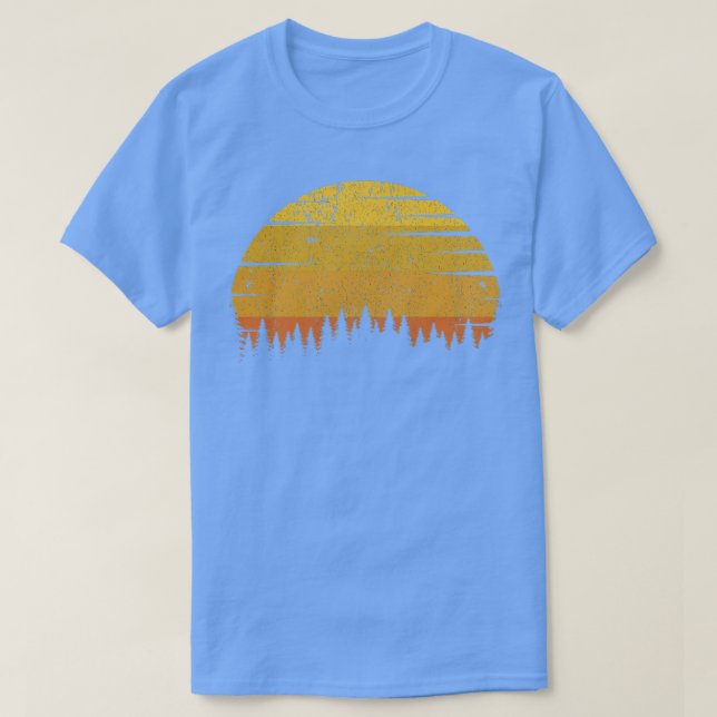 Retro Sun Minimalistisch mit Pine Tree Silhouette  T-Shirt (Design vorne)