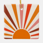 Retro Sun Rays Burset Orange Yellow Red Keramikornament<br><div class="desc">Die Retro-Sonne brach in warmen Rosa-,  Braun- und Orangetönen aus. Retro moderne orangefarbene Sonnenstrahlen,  Morgensonne geometrische abstrakte Kunst.</div>