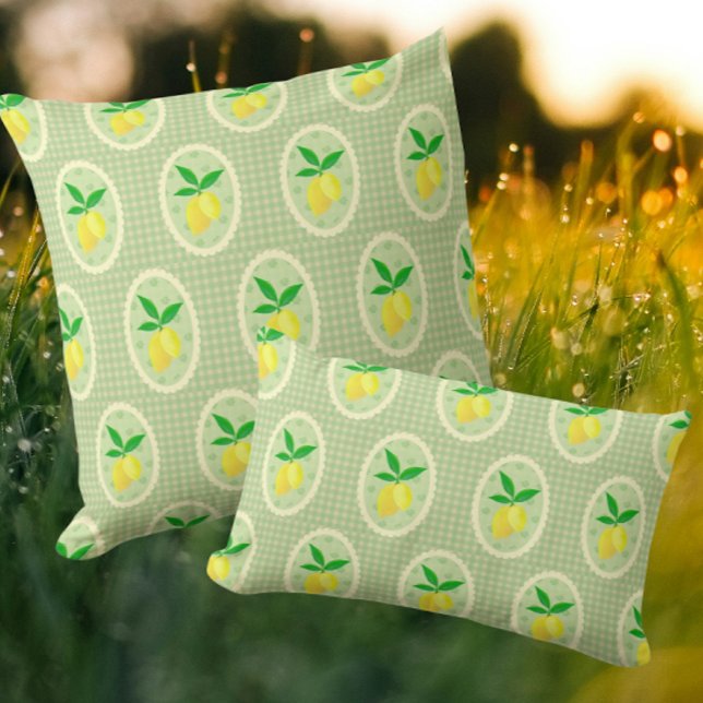 Retro Sunny Lemons on Green Gingham Kissen (Vintage charm lemons and gingham!)