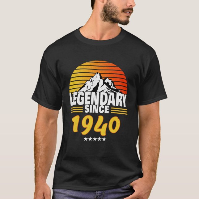 Retro Sunrise LEGENDARY SINCE 1940 T-Shirt (Vorderseite)