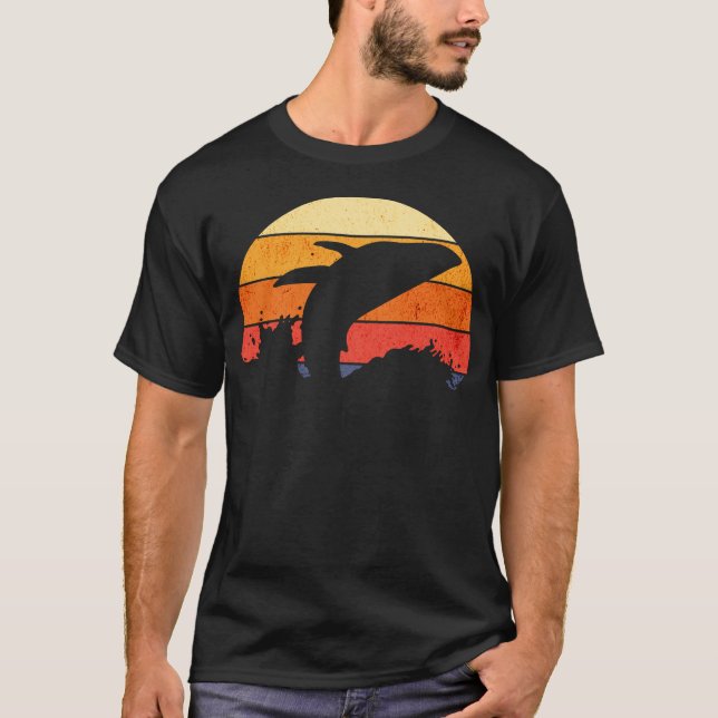 Retro Sunset Humpback Whale Breaching T-Shirt (Vorderseite)