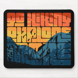 Retro Sunset Landschaft Wandern neben dem Wasser Mousepad