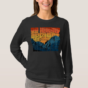 Retro Sunset Landschaft Wandern neben dem Wasser T-Shirt