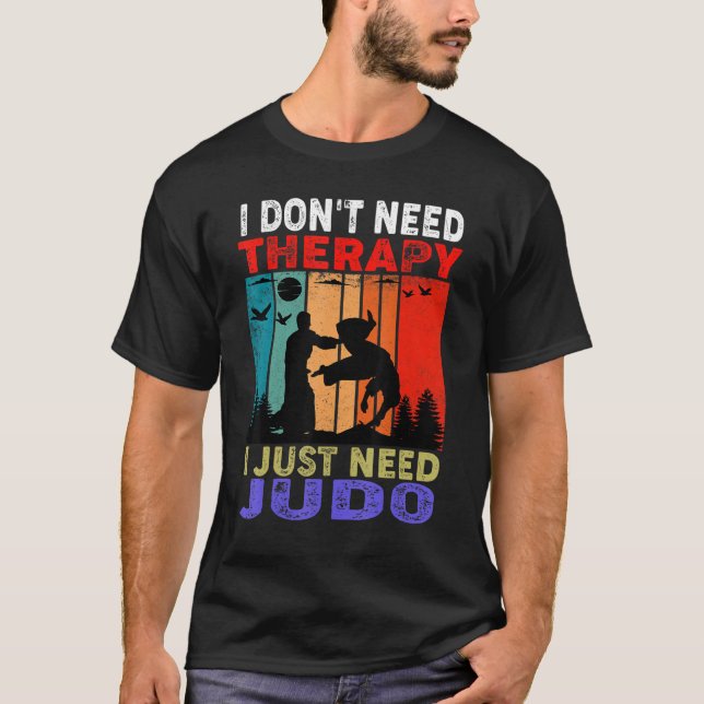 Retro Sunset Slogan I Need Therapy I Just Ne T-Shirt (Vorderseite)