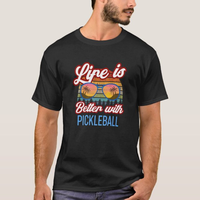 Retro Sunset Slogan mit Pickleball T-Shirt (Vorderseite)