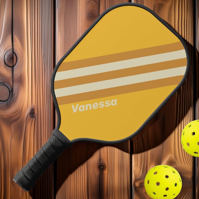 Retro Sunshine Mustard Streifen mit Namen Pickleball Schläger (Von Creator hochgeladen)