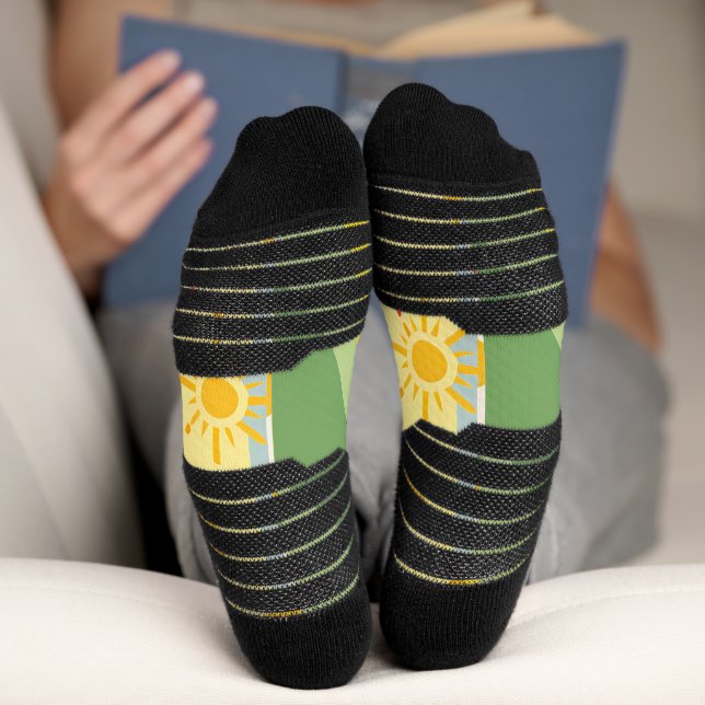 Retro Sunshine Patterns – Bold Colorful  Socken (Unterseite)