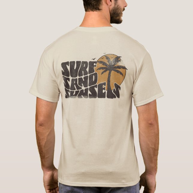 Retro Surf Sand Sunsets Palm Tree Beach Vibes T-Shirt (Rückseite)