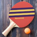 Retro Surf Sonnenuntergang Streifen mit Namen Tischtennis Schläger<br><div class="desc">Das Retro Surf Sunset Stripes Ping Pong Paddle mit dem Namen erweckt den Eindruck eines lebhaften Sonnenuntergangs am Strand. Die warmen Farbtöne Orange, Rosa und Gelb sorgen für ein nostalgisches, entspanntes Ambiente. Personalisieren Sie es mit Ihrem Namen für eine einmalige Touch und machen Sie es zu einem hervorragenden Accessoire für...</div>