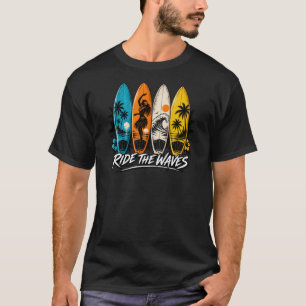 Retro-Surfboards reiten auf den Wellen Surfen-Desi T-Shirt