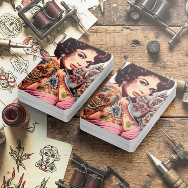 Retro tätowierte Pin-up Spielkarten (Von Creator hochgeladen)