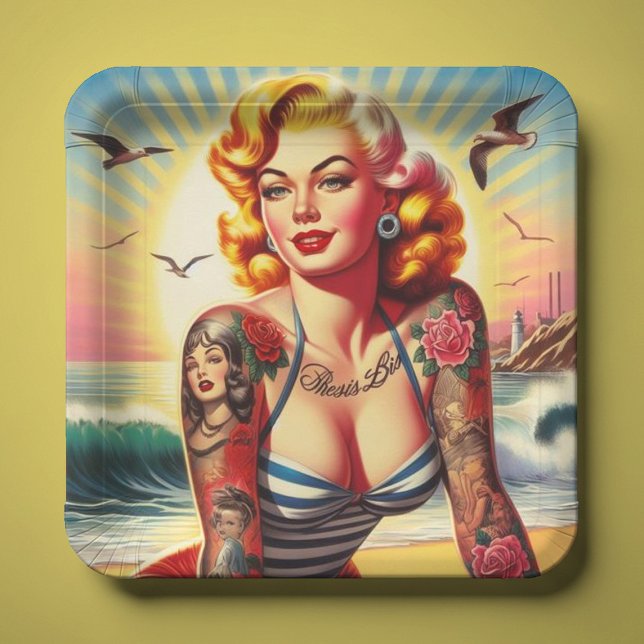 Retro Tattooed Bikini Button-up Pappteller (Von Creator hochgeladen)
