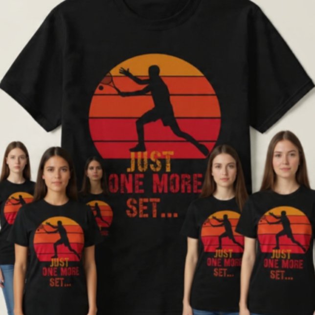 Retro Tennis Player Just One More Set Sweatshirt (Von Creator hochgeladen)