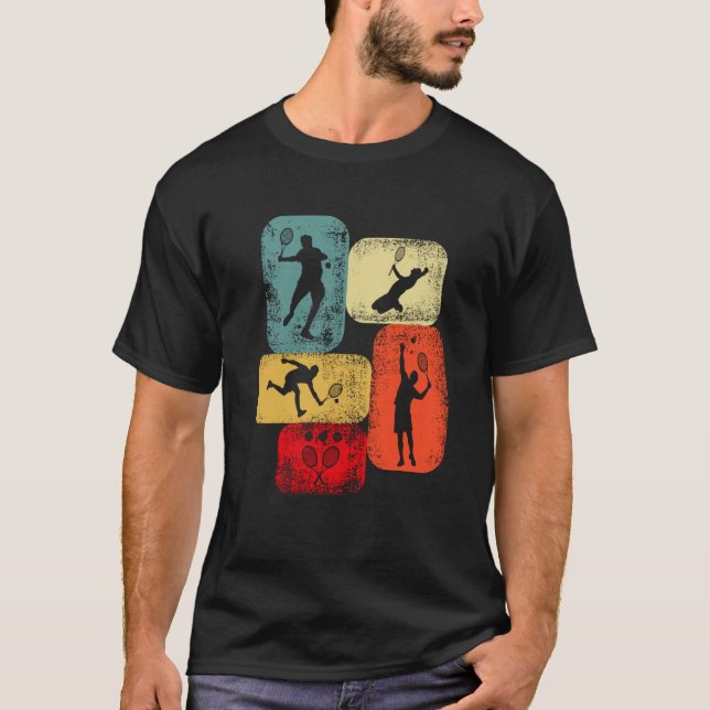 Retro tennis player with tennis racket tennis ball T-Shirt (Vorderseite)