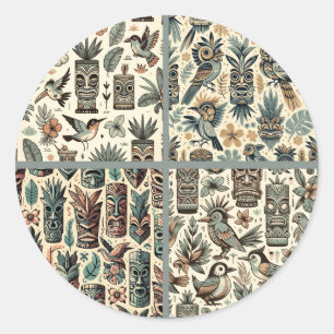 Retro-Tiki-Masken und Vögel in Grau-Grün Runder Aufkleber