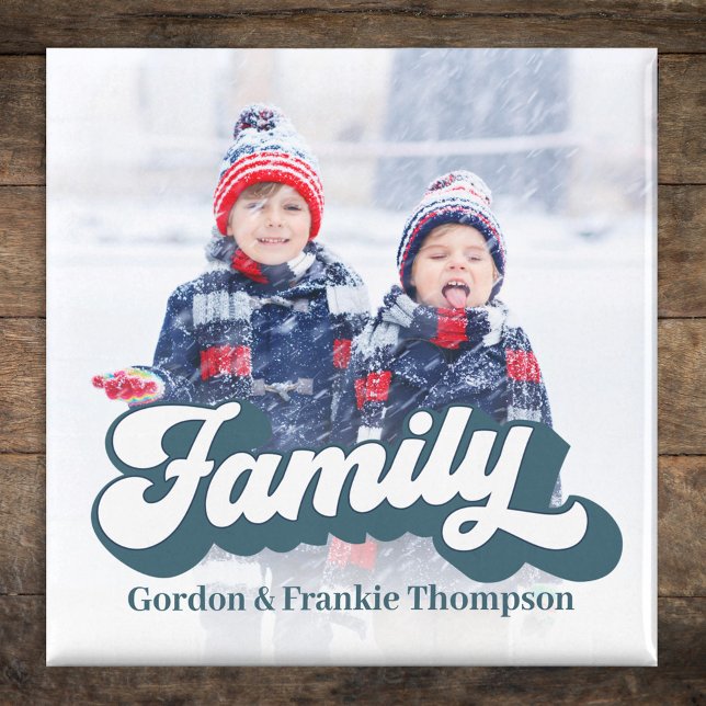 Retro Typografie aus einfachen Fotos Magnet (Simple whimsical full photo Family magnet with retro style typography. )