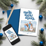 Retro Typografie Mele Kalikimaka Weihnachtsgebäck  Feiertagskarte<br><div class="desc">Blaue Retro Typografie Mele Kalikimaka Weihnachtsgeschenk Foto mit Ihrem Foto und Details mit unserer trendigen Retro-Vibe Typografie von Mele Kalikimaka. Ideal für Ihre Island-Grüße in diesem Jahr! Bitte kontaktieren Sie uns unter cedarandstring@gmail.com ,  wenn Sie Hilfe beim Design oder den passenden Produkten benötigen.</div>