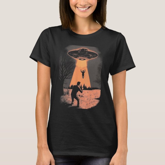 Retro UFO Abduction Alien Adventure Illustration T-Shirt (Vorderseite)