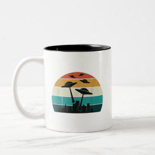 Retro UFO-Angriff Sonnenuntergang - Coole Vintage- Zweifarbige Tasse
