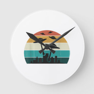 Retro UFO Attack Sunset - Cooler Vintager Flying S Runde Wanduhr