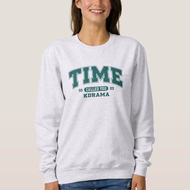 Retro University Style K-Drama Fan Art Design Sweatshirt (Vorderseite)