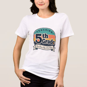 Retro-Unterricht 5. Klasse - Ein Mutiger Tag Auf E Tri-Blend Shirt