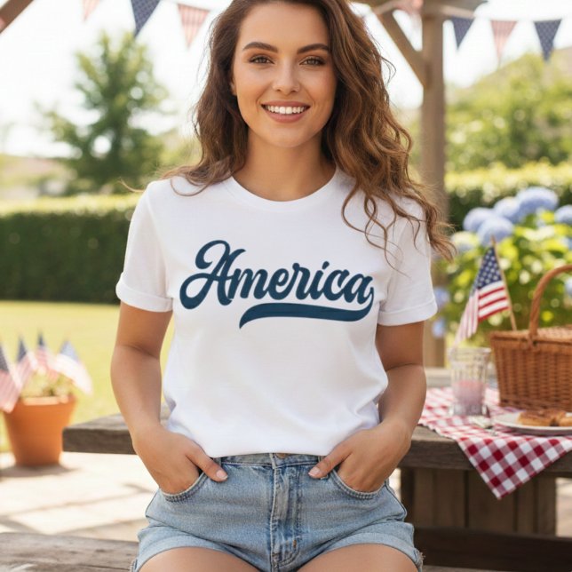 Retro USA Amerika im dekorativen Navy-Script T-Shirt (Retro USA America in Decorative Navy Blue Script T-Shirt)