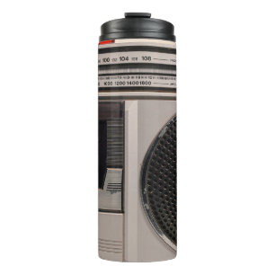 Retro veraltetes tragbares Stereo-Radio-Kassettenr Thermosbecher
