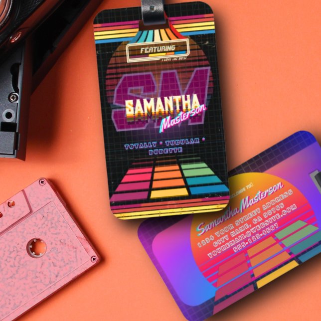 Retro-VHS-Initialen-Name-Buchstabe-Monogramm-Gepäc Gepäckanhänger (Von Creator hochgeladen)